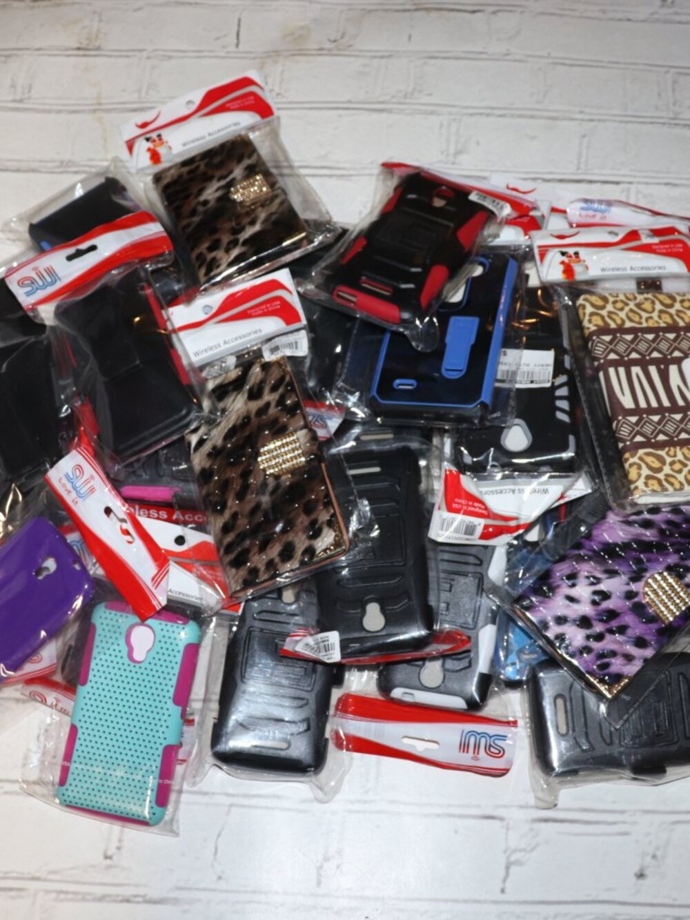 📦 Mystery Tech Box · ~30 Mixed Phone Cases · New Old Stock